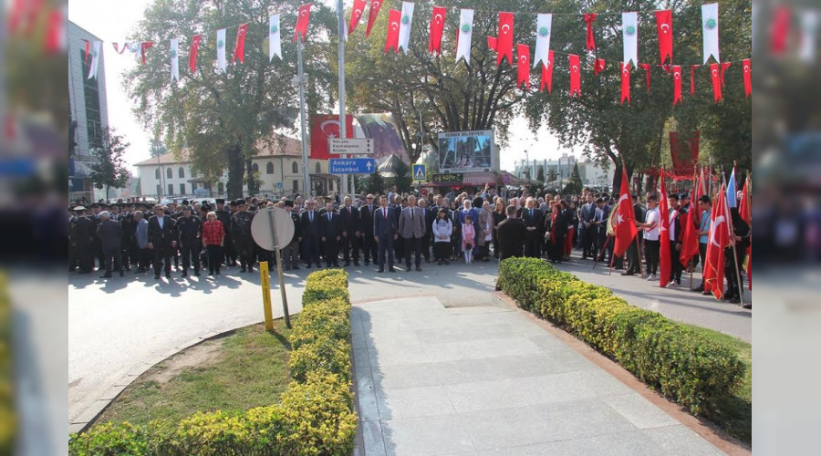 Hendek'te 29 Ekim kutlamaları törenle başladı