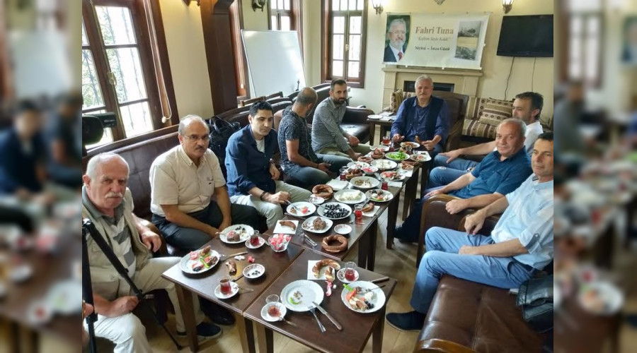Tuna'nın '40 Şehir Portresi' kitabına tanıtım toplantısı
