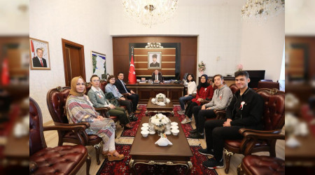 ocuk Haklar Komitesinden Vali Nayir e Ziyaret
