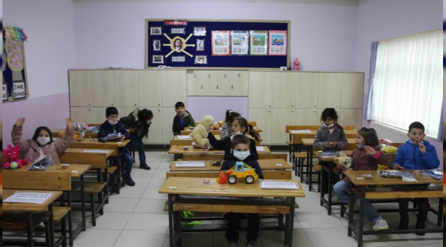 “Hadi, Çocuk Bi’ Gülümse”
