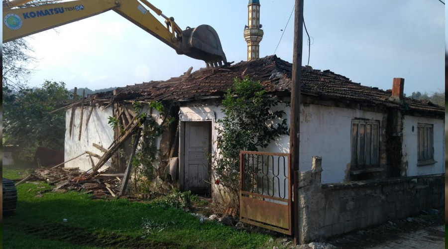 Korku salan metruk binalar yklyor
