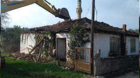 Korku salan metruk binalar yklyor