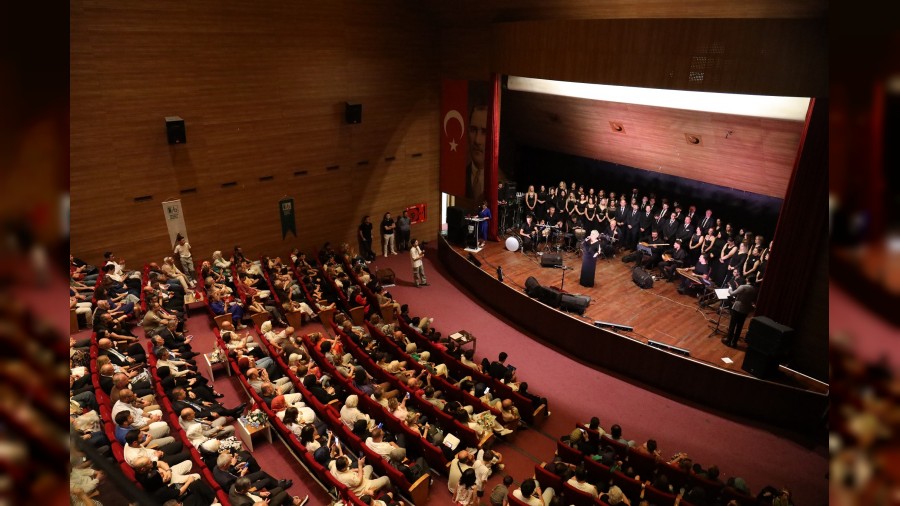 Sakarya Ticaret Borsası Türk halk müziğinden eşsiz eserlerle Yaz Konserini gerçekleştirdi.