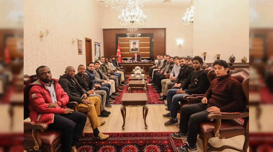 Yedirenk Uluslararas renci Dernei yelerinden Vali Nayir'e Ziyaret