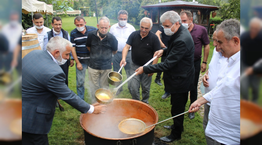 Sakarya'da; üzümler Pekmeze dönüştürüldü