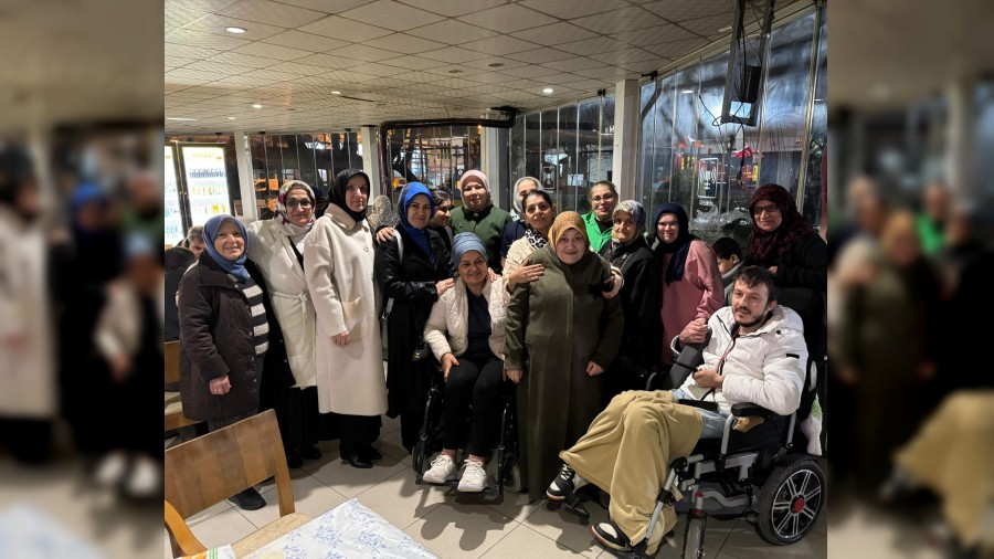 Sakarya�n�n �Koltuksuz Ba�kan�� Sibel �zkal�dan Engellilere anlaml� �ftar bulu�mas�