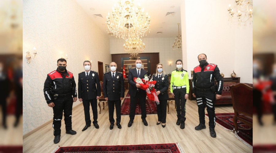 'Polis Tekilatnn baarlar gsmz kabartyor'