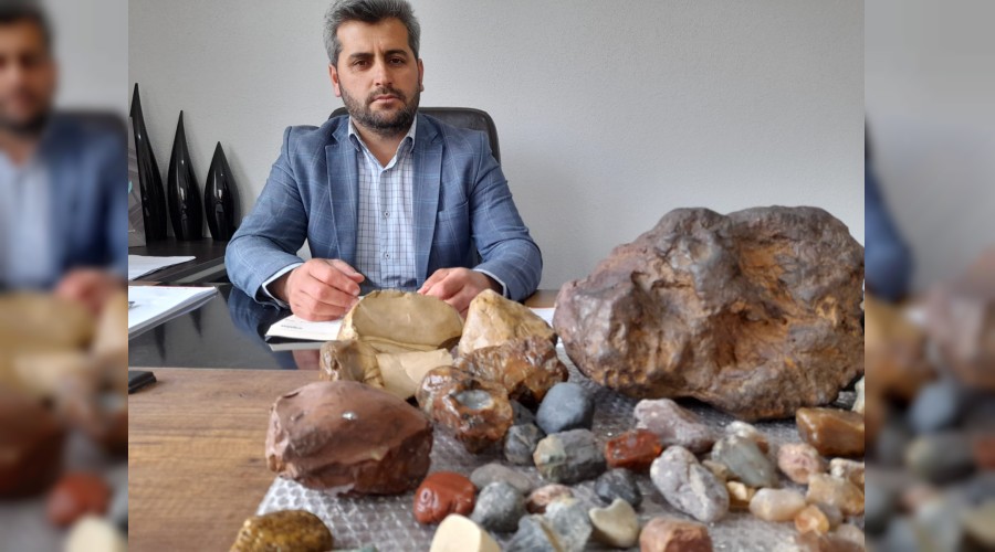 Hobi İçin Çıktığı Doğa Yürüyüşünde Göktaşı Buldu
